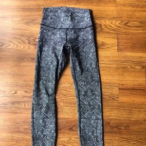 Black patterned lululemon leggings size 4